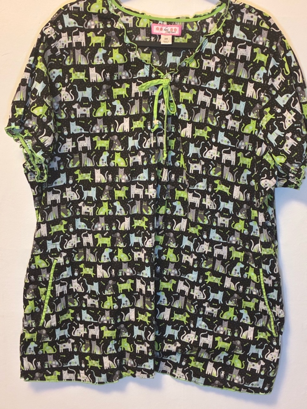 Black Cat-Print Tie-Neck Scrub Top with Lime Accents 3X